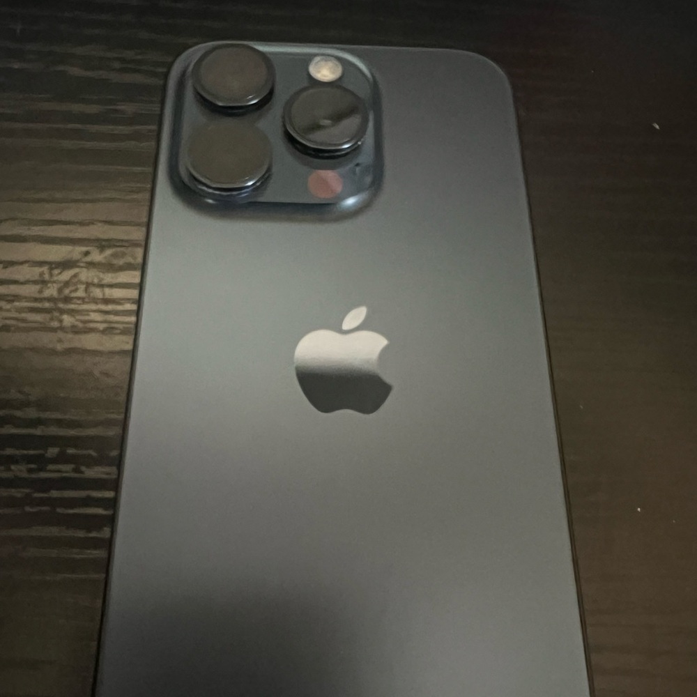 iPhone 15 pro with Tik Tok , CapCut and lemon 8 installed 128g